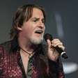 Tommy DeCarlo, vocalista do Boston por quase duas décadas, morre aos 60 anos