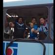 Ataque a ônibus de torcedores do Grêmio deixa torcedor ferido antes da final do Gauchão