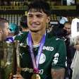Larson celebra primeira conquista como profissional: "Muito grato ao Palmeiras"