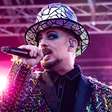 Por que Boy George prefere compor músicas com IA em vez de humanos