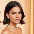 Oscar 2026: Bruna Marquezine cruza tapete vermelho com look Gucci