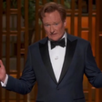 Monólogo de abertura do Oscar teve piada sobre prisão de príncipe Andrew e crítica a caso Jeffrey Epstein