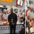 Michael B. Jordan causa alvoroço ao celebrar vitória do Oscar em fast food