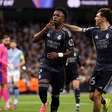 Vini Jr. decide no fim, e Real Madrid elimina Manchester City da Champions League
