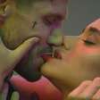 Jonas Sulzbach não é o único participante do BBB a beijar três durante o programa; entenda