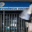 Governo antecipa 13º salário de aposentados e pensionistas do INSS; pagamento será em duas parcelas