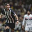 Atlético-MG vence o São Paulo e respira no Brasileirão