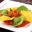 Chef Aldo Teixeira apresenta receita vegetariana de Raviolini Alla Napolitana para fazer em casa