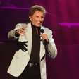 Barry Manilow está livre do câncer após cirurgia no pulmão: 'Sou um dos sortudos'