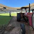 Maracanã aproveita pausa e faz manutenção no gramado