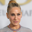 'O erro mais comum é...': o segredo dos 61 anos de Sarah Jessica Parker; maquiadora e esteticista especialistas revelam o luxo da beleza madura em 2026