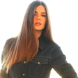 Camila Queiroz acerta com 4 looks jeans com peças de até R$ 239,99