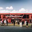 Budweiser leva nostalgia e atitude e muita música ao Lollapalooza Brasil 2026