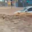 Chuva forte atinge Bauru (SP), arrasta carros, destrói estabelecimentos e causa inundações