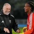 Carrillo entra em campo pelo Peru contra Senegal na estreia de ex-Corinthians; saiba onde assistir