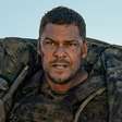 "Ele é velho demais": Alan Ritchson responde "haters" após sucesso de Máquina de Guerra na Netflix