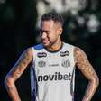 Neymar desabafa sobre pressão no Brasil: 'Por que não posso fazer as coisas normais?'