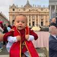 'Mini papa' abençoado papa Leão XIV no Vaticano teve traje confeccionado às pressas e descrença do pai