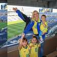 Virginia comemora gol do Brasil com filhos em camarote usando camisa de Vini Jr
