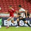 Calleri marca no fim e São Paulo arranca empate com o Internacional