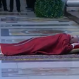 Por que o papa deita no chão na Sexta-feira Santa? Entenda