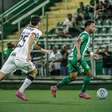 Chapecoense sofre goleada e se afunda na tabela do Brasileirão