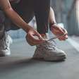O tênis certo muda seu shape? Como o calçado afeta seus músculos; entenda