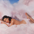 Katy Perry volta à Billboard Global 200 com música inusitada