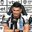 Anthony é apresentado no Botafogo: "Na hora certa, tenho muito a mostrar"