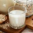 Leite de aveia caseiro: alternativa prática para quem tem intolerância