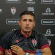 Técnico do Atlético-GO, Eduardo Souza cobra elenco por partidas: "Não estamos"