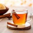 Chá de canela: os benefícios que você precisa conhecer e como preparar