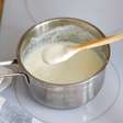 Nem creme de leite, nem farinha: o molho branco para macarrão só fica perfeito se você prestar atenção nesses 3 detalhes