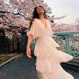 Juliana Paes aposta em boho chic e lenço para mala de viagem do Japão