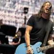 Foo Fighters refletem sobre a mortalidade em novo single 'Of All People'