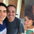 Filhos de Gugu fazem homenagem ao pai no dia em que o cantor faria aniversário