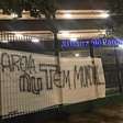 Torcida do Corinthians estende faixa no Allianz e provoca Palmeiras: 'Arena Nu tem Mundial'