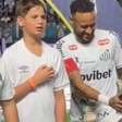 Fã mirim chama atenção ao beijar joelho de Neymar Jr. e vídeo viraliza