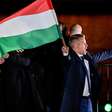 Afluência recorde às urnas na Hungria dá vitória à oposição com Péter Magyar encerrando a era Orbán