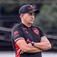 Após jogo do Atlético-GO, Adson Batista faz críticas duras: "Um brincalhão"