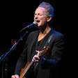 Suposta perseguidora de Lindsey Buckingham é presa