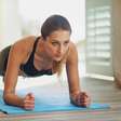 Gordura localizada? 4 exercícios de impacto para definir o abdômen rápido