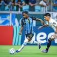 Grêmio vence Deportivo Riestra com um a menos e respira na Sul-Americana
