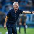 Luís Castro destaca retomada do caminho das vitórias: "Só o Grêmio quis jogar"
