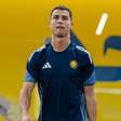 Cristiano Ronaldo passa mal, deixa jogo antes do fim e vomita no vestiário