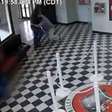 Vídeo mostra momento em que diretor de escola derruba atirador e evita ataque nos EUA