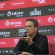 Confusão armada! Rival do Atlético-GO na Série B vai para briga com torcedores: "Vagabundo"