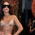 Rio Fashion Week: Sabrina Sato usa tule e brilho desfilado no evento para exposição de fantasias de Carnaval