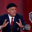 Oscar Schmidt chorou ao agradecer esposa após ser incluído no Hall da Fama do basquete; relembre