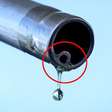 Há 80 anos, alguém fez um pequeno furo no bico da bomba de gasolina; essa invenção continua a evitar milhões de derrames todos os dias